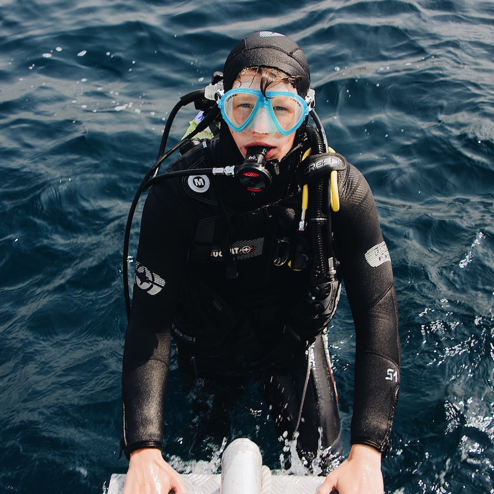 Learning to dive on the Great Barrier Reef on our great barrier reef day tours